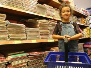 Veliler ellerine malzeme listesini alıp kırtasiyenin yolunu tuttu