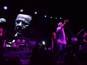 Torbalı’da Edip Akbayram rüzgarı