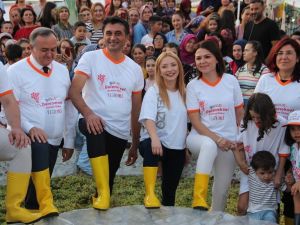 Ece Seçkin çizmeyi giydi üzüm suyu çıkardı