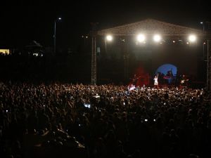 Binlerce seyirci Göksel ve Kolpa ile yaza veda etti