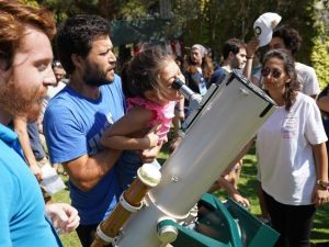 EÜ Gözlemevinde 450 kişi çeşitli etkinliklerle gökyüzüne doydu