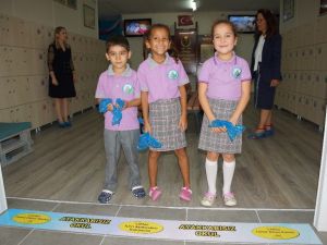 Ayakkabısız okulda ilk ders zili çaldı