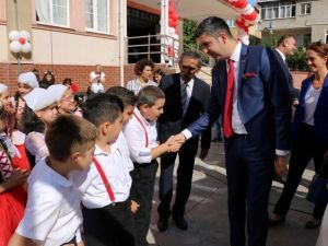 Kartal Belediyesi, yeni eğitim öğretim yılı açılışında öğrencileri yalnız bırakmadı