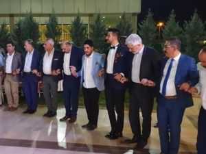 Siyaset ve iş adamlarını buluşturan düğün