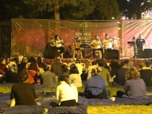 Akhisar’da Açıkhava’da müzik ziyafeti