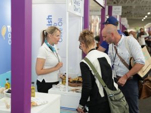 Türk zeytinyağı ihracatçıları İngiltere pazarına maya çaldı