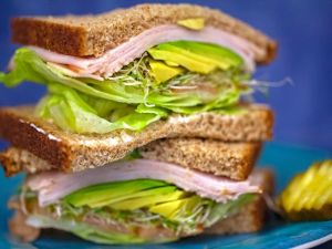 Doğru beslenme okul başarısını artırıyor