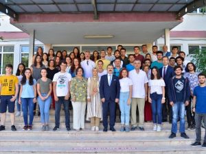 Diş hekimliğinin ilk öğrencileri ders başı yaptı