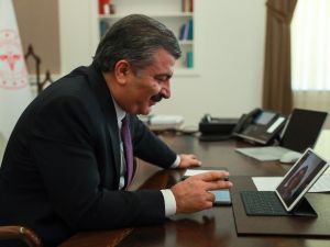 Sağlık Bakanı Koca’dan Almanya’da yılın doktoru seçilen Dr. Dilek Gürsoy’a tebrik
