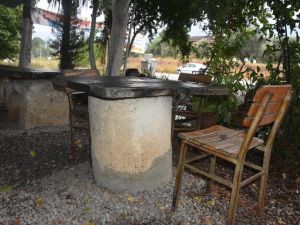 25 yıldır kahvehane masası olarak kullanılan taş, 2 bin yıllık yön tabelası çıktı