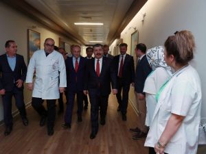 Sağlık Bakanı Koca, Fatma Girik’i Şehir Hastanesinde ziyaret etti