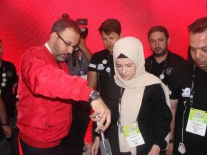 Bakan Kasapoğlu TEKNOFEST’te gençlerle bir araya geldi