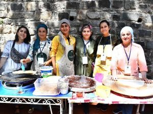 Kadefikale’de stant açan kadınlar kooperatifleşti