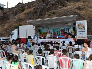 "Haylaz Pati" Çiğli sokaklarında