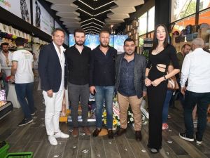 Ece Gürsel ölen köpeğinin dövmesini yaptırdı