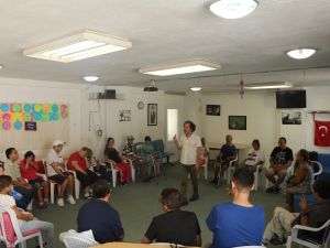 Kuşadası Belediyesi’nden engellilere drama eğitimi