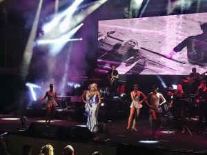 Ajda Pekkan Denizli’yi salladı