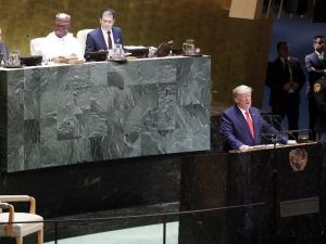 ABD Başkanı Donald Trump, "ABD, Çin ile ilişkilerinde dengeyi sağlamaya kararlı. umarım her iki tarafın çıkarına olan bir anlaşmaya ulaşırız" dedi.