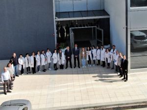 Kullanılmayan cihazları toplayıp dev laboratuvar kurdular