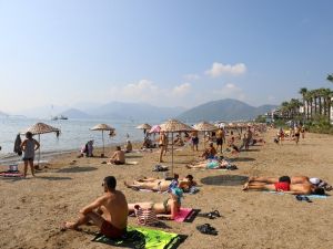Marmaris sonbaharda yaz sezonunu yaşıyor