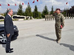 Bakan Akar, Özel Kuvvetler Komutanlığını ziyaret etti