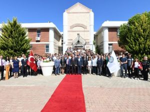 Ege Üniversitesi Çeşme Turizm Fakültesinde açılış heyecanı