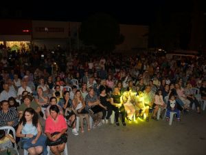 Türküler sokakta söylendi