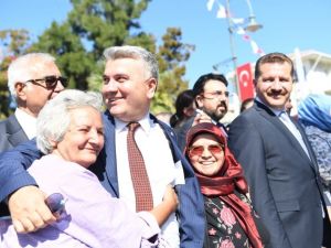AK Partili milletvekiline kadınların ilgisi