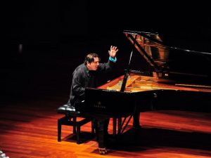 Ünlü piyanist Fazıl Say İKÜ’de sahne alıyor