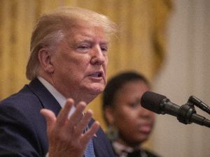 Trump, yeni göçmen beyannamesini imzaladı