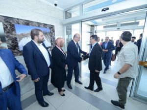 Van’da AK Parti yeni ilçe başkanlarına görkemli karşılama