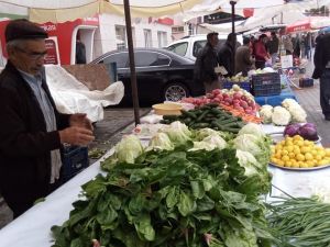 Organik ürünlerin satıldığı pazara ilgi