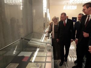 Cumhurbaşkanı Erdoğan Sırbistan’da arşiv sergisini gezdi