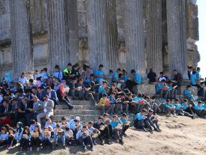Aizanoi Antik Kenti öğrenci ve öğretmenlerle doldu taştı