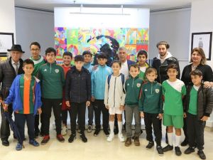 Maltepe’de minik futbolculardan resim sergisi