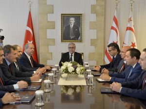 Cumhurbaşkanı Akıncı, siyasi partilerin başkanlarıyla bir araya geldi