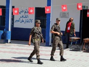 Tunus cumhurbaşkanlığı seçiminde ikinci tur için sandık başında
