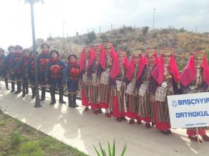 Başçayır Ortaokulu, Antalya Yörük Festivali’ni renklendirdi