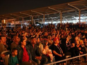 Gezici sahne ile sezonu Mumcular’da açtılar