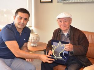 Başkan Günel, caz müziğinin Kuşadalı efsanesi Maffy Falay ile Kuşadası’nda buluştu