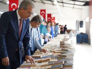 EÜ’de "Geçmişten Günümüze Ege Üniversitesi Yayınları" sergisi