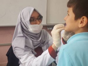 Hisarcık’ta 599 öğrencinin dişlerine flor vernik uygulaması