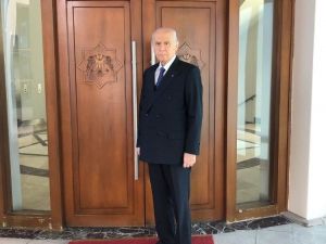 Bahçeli’den sakalsız fotoğraflar