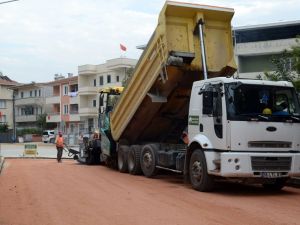 Osmangazi’de cadde ve sokaklar asfaltlanıyor