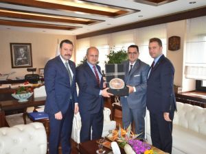 İZTO heyeti, Bakan Turhan’a İzmir’in lojistik sektöründeki beklentilerini iletti