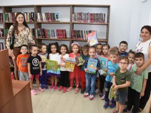 Aliağalı minik öğrencilerin kütüphane heyecanı