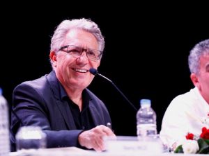 Zülfi Livaneli, Konak’taki edebiyat söyleşilerine katıldı