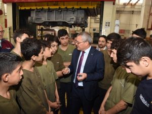 Vali Deniz sanayi tesislerinde incelemelerde bulundu