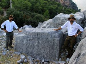 Amos Antik kentinin taş ocağı bulundu