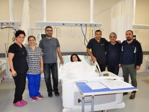 Doğuştan kalbi delik olan genç kadın 30 dakikada sağlığına kavuştu